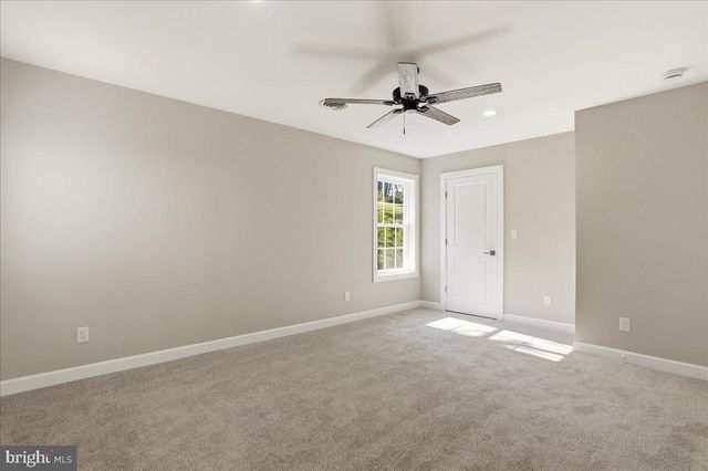 130 WOODBRIAR DR, Chambersburg, PA 17202