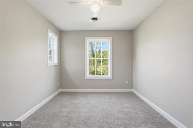 130 WOODBRIAR DR, Chambersburg, PA 17202