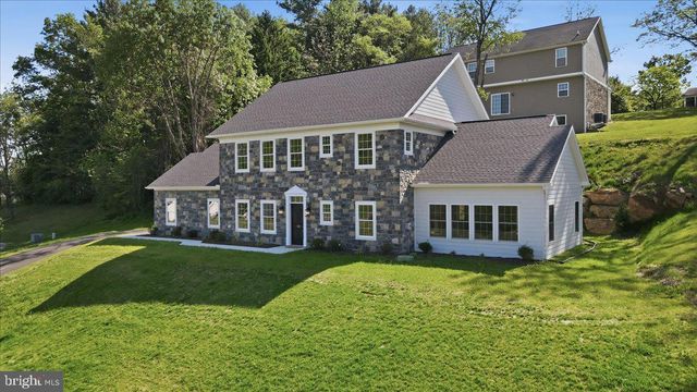 130 WOODBRIAR DR, Chambersburg, PA 17202