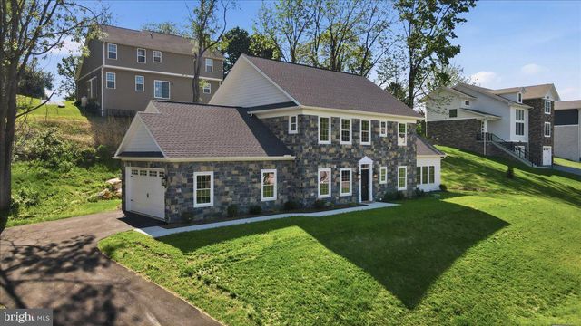 130 WOODBRIAR DR, Chambersburg, PA 17202