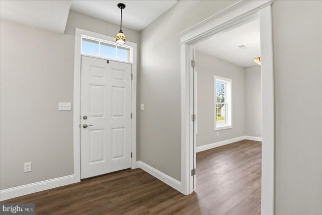 130 WOODBRIAR DR, Chambersburg, PA 17202