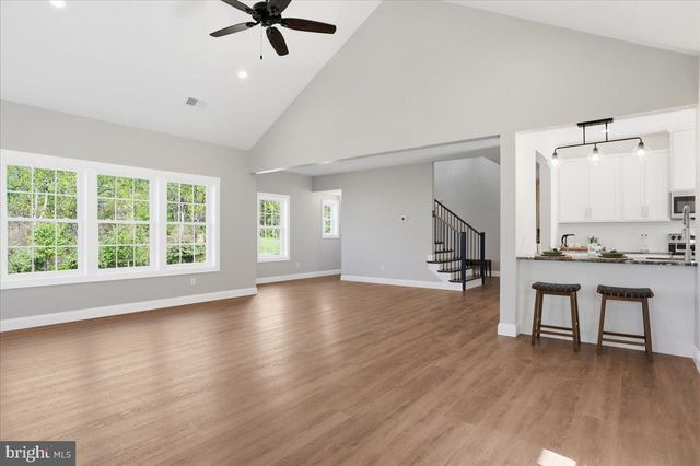 130 WOODBRIAR DR, Chambersburg, PA 17202
