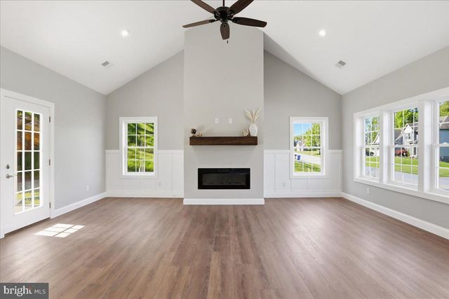 130 WOODBRIAR DR, Chambersburg, PA 17202