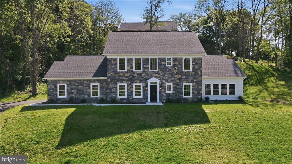 130 WOODBRIAR DR, Chambersburg, PA 17202