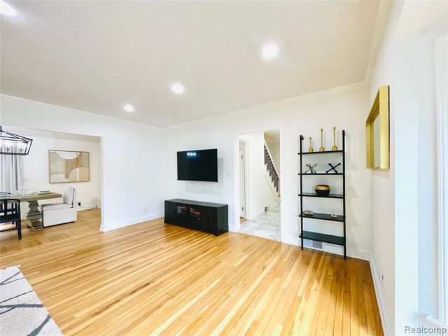 60 Devon Road, Bloomfield Hills, MI 48302