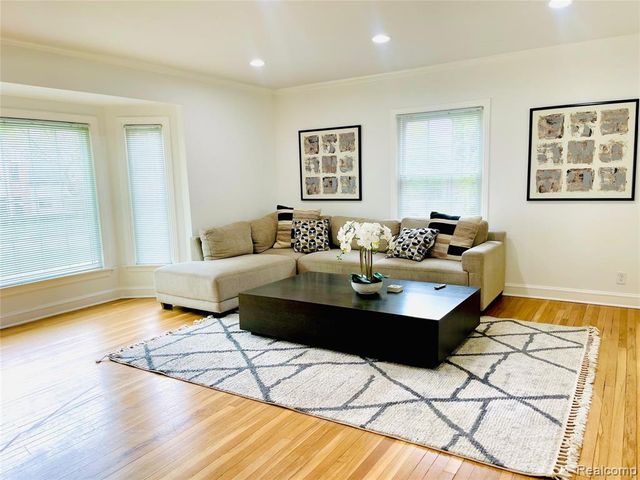 60 Devon Road, Bloomfield Hills, MI 48302