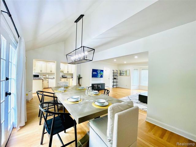 60 Devon Road, Bloomfield Hills, MI 48302