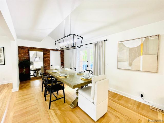 60 Devon Road, Bloomfield Hills, MI 48302
