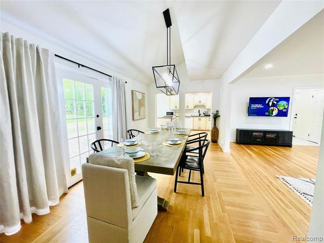 60 Devon Road, Bloomfield Hills, MI 48302