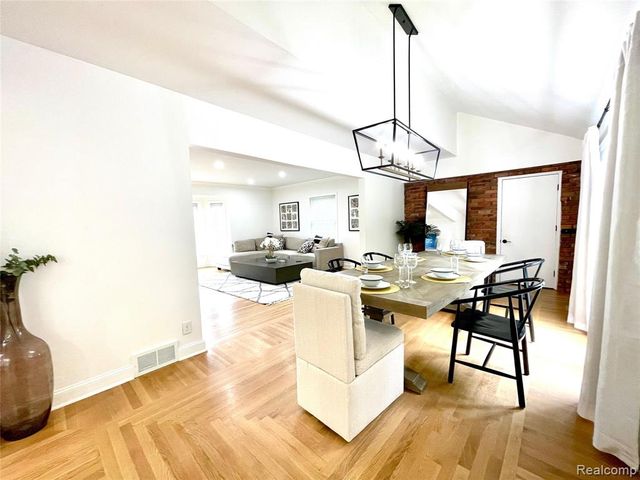 60 Devon Road, Bloomfield Hills, MI 48302