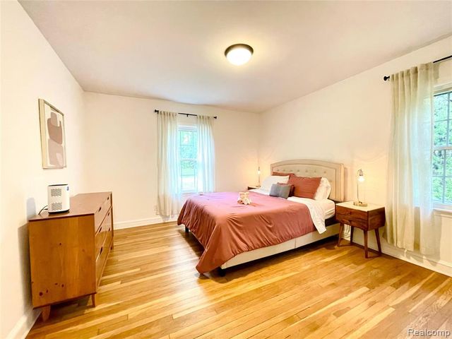 60 Devon Road, Bloomfield Hills, MI 48302