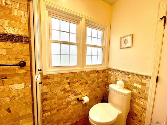 60 Devon Road, Bloomfield Hills, MI 48302