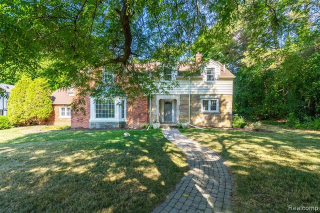60 Devon Road, Bloomfield Hills, MI 48302