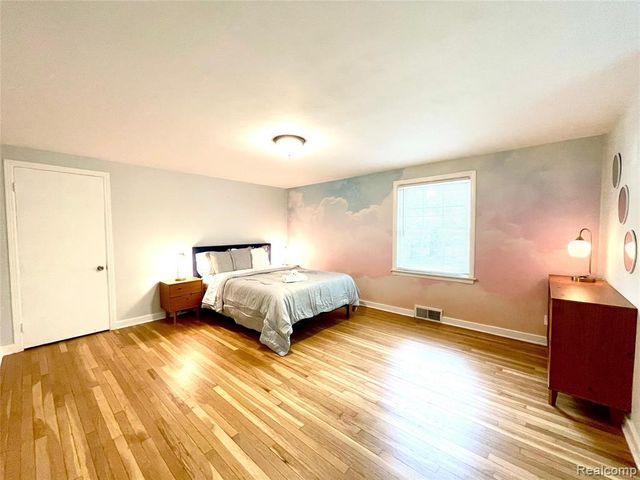 60 Devon Road, Bloomfield Hills, MI 48302