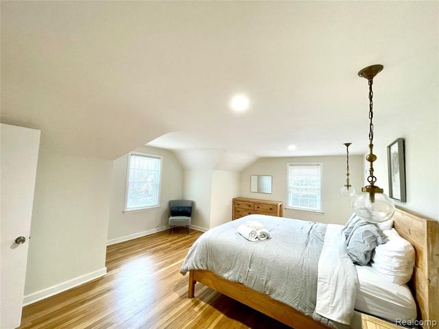 60 Devon Road, Bloomfield Hills, MI 48302