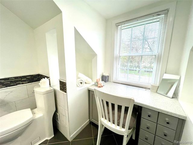 60 Devon Road, Bloomfield Hills, MI 48302