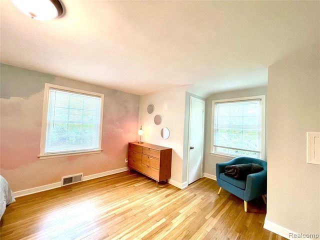 60 Devon Road, Bloomfield Hills, MI 48302