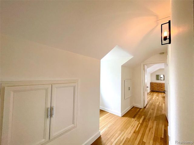 60 Devon Road, Bloomfield Hills, MI 48302