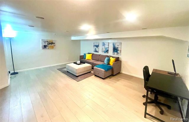 60 Devon Road, Bloomfield Hills, MI 48302