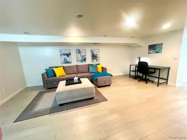 60 Devon Road, Bloomfield Hills, MI 48302