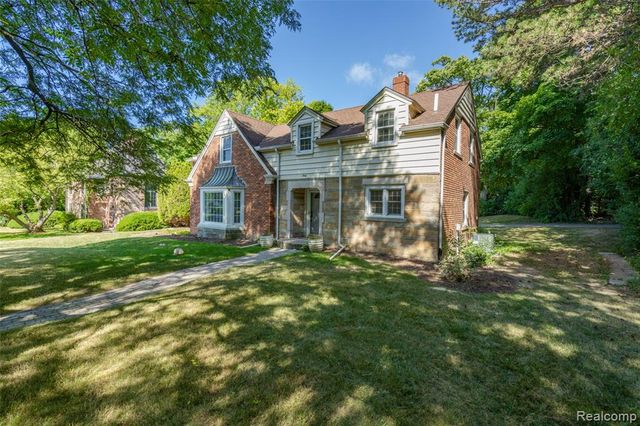 60 Devon Road, Bloomfield Hills, MI 48302