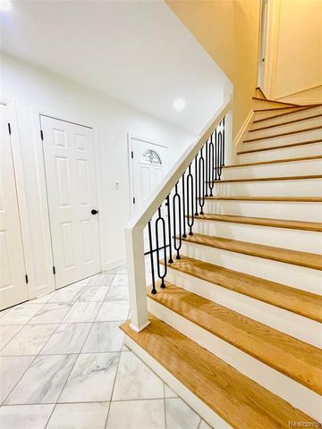 60 Devon Road, Bloomfield Hills, MI 48302