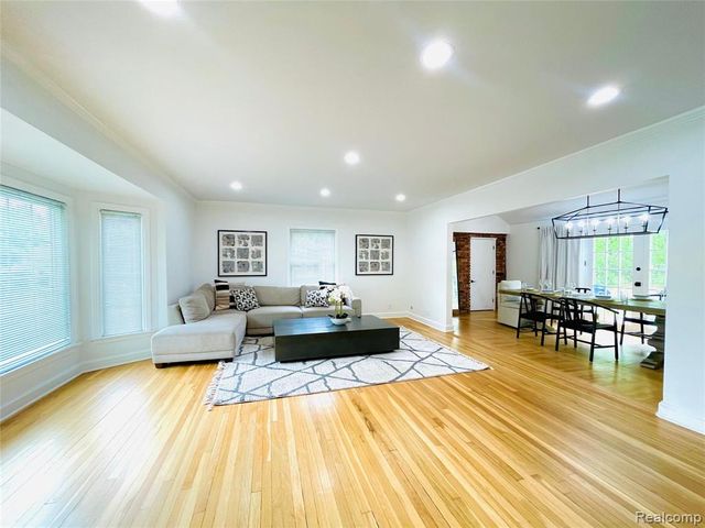60 Devon Road, Bloomfield Hills, MI 48302