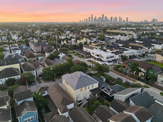 907 Lawrence Street, Houston, TX 77008
