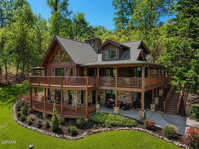 2414 Walnut Cove Way, Sevierville, TN 37862