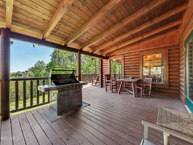 2414 Walnut Cove Way, Sevierville, TN 37862
