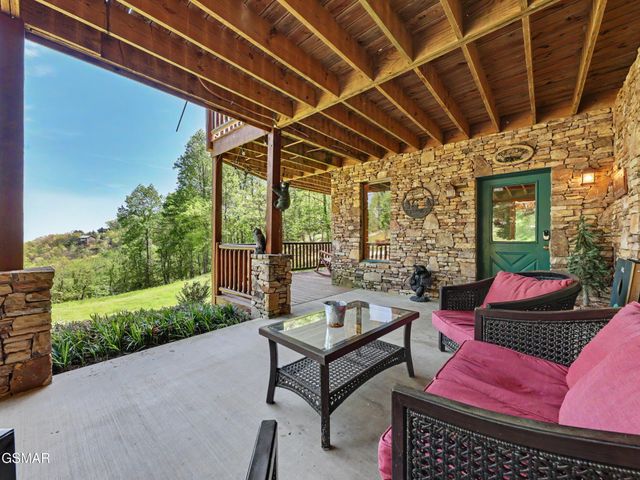 2414 Walnut Cove Way, Sevierville, TN 37862
