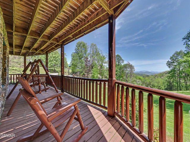 2414 Walnut Cove Way, Sevierville, TN 37862