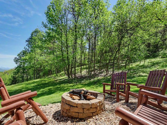 2414 Walnut Cove Way, Sevierville, TN 37862