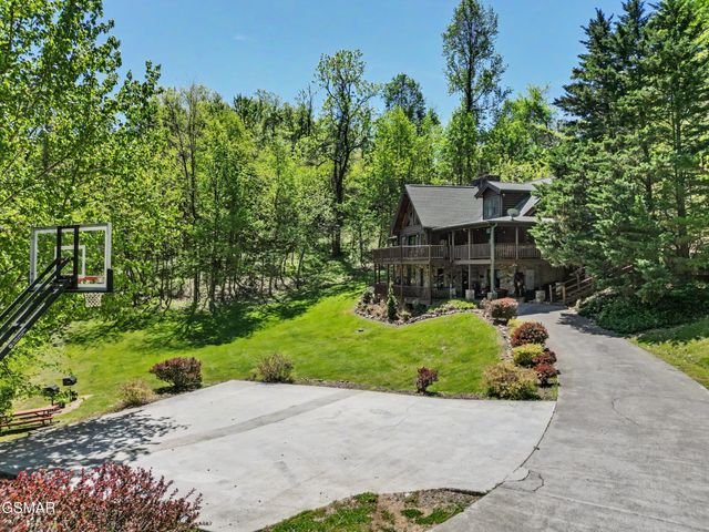 2414 Walnut Cove Way, Sevierville, TN 37862