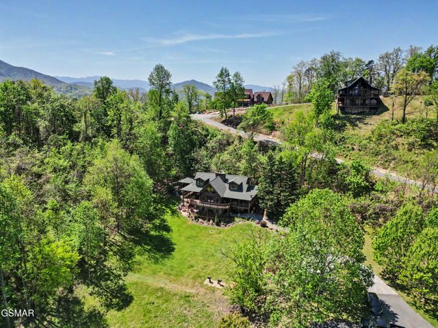 2414 Walnut Cove Way, Sevierville, TN 37862