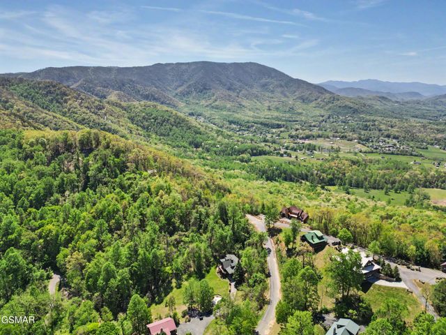 2414 Walnut Cove Way, Sevierville, TN 37862