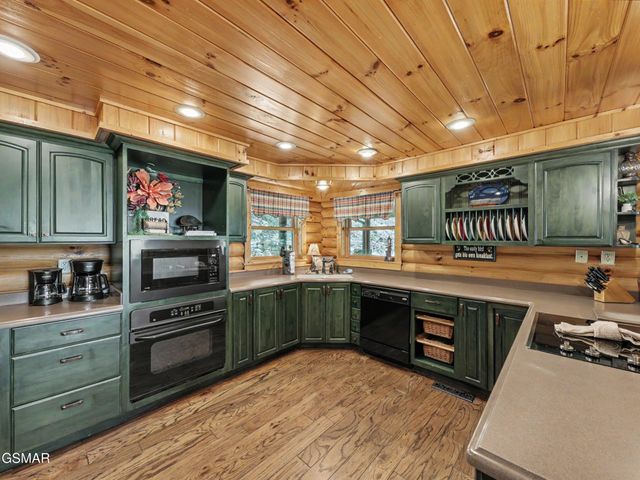 2414 Walnut Cove Way, Sevierville, TN 37862