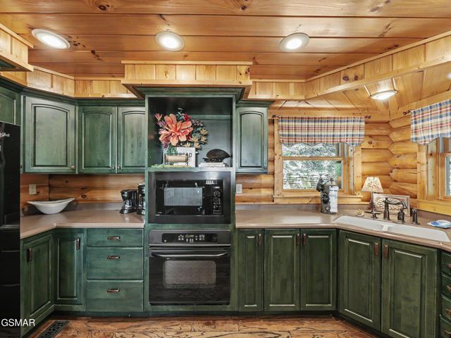 2414 Walnut Cove Way, Sevierville, TN 37862