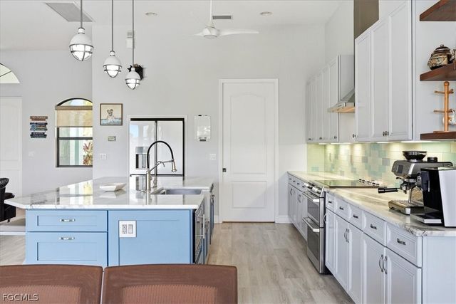 2105 Ottersrest LN, Cape Coral, FL 33990