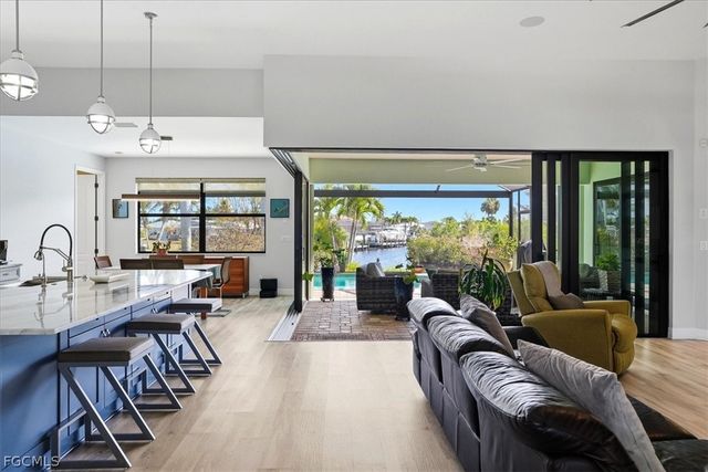 2105 Ottersrest LN, Cape Coral, FL 33990