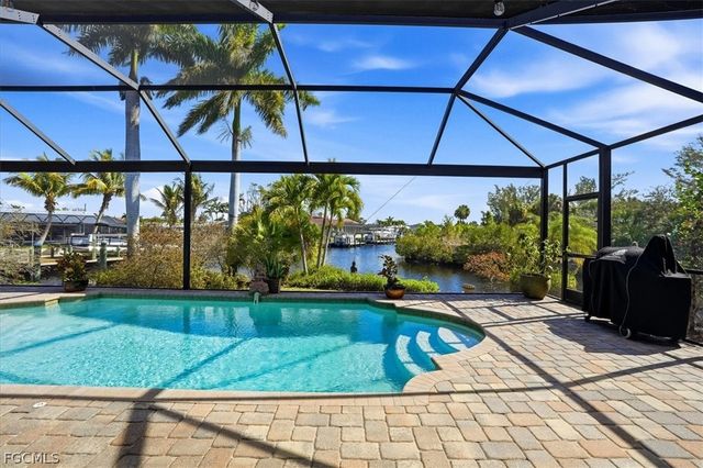 2105 Ottersrest LN, Cape Coral, FL 33990