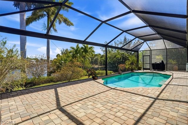 2105 Ottersrest LN, Cape Coral, FL 33990