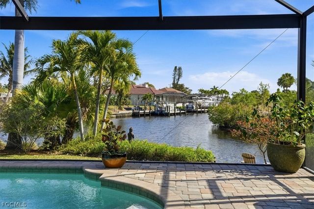 2105 Ottersrest LN, Cape Coral, FL 33990