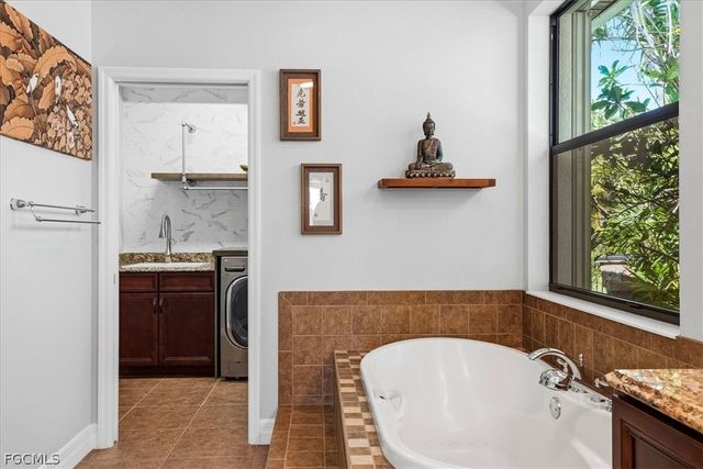 2105 Ottersrest LN, Cape Coral, FL 33990