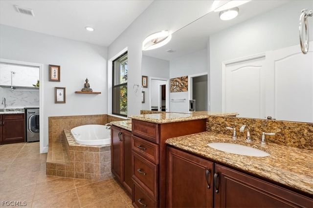 2105 Ottersrest LN, Cape Coral, FL 33990