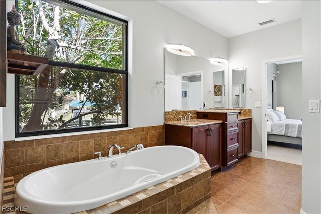 2105 Ottersrest LN, Cape Coral, FL 33990