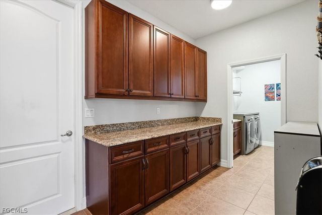 2105 Ottersrest LN, Cape Coral, FL 33990