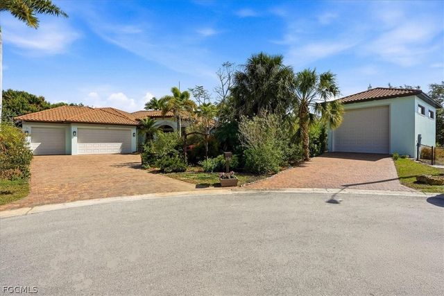 2105 Ottersrest LN, Cape Coral, FL 33990