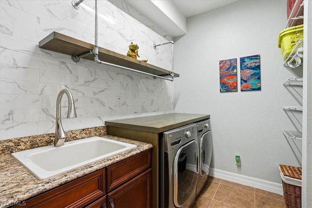 2105 Ottersrest LN, Cape Coral, FL 33990