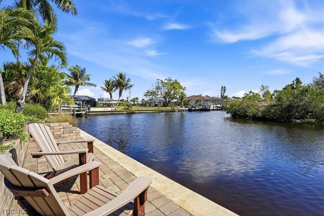 2105 Ottersrest LN, Cape Coral, FL 33990